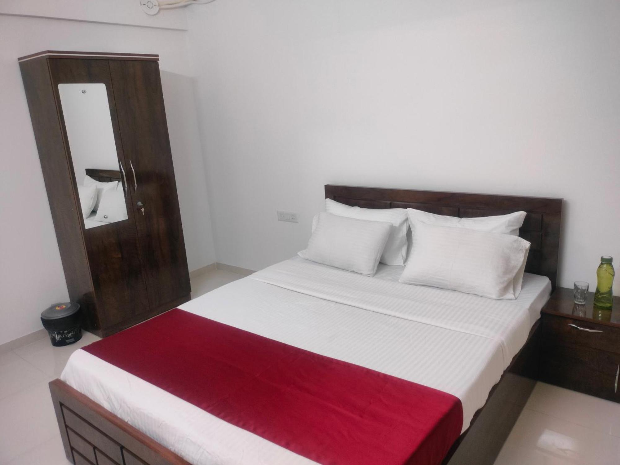 Apartment 2bhk Gold Tower Amanora Park Town
