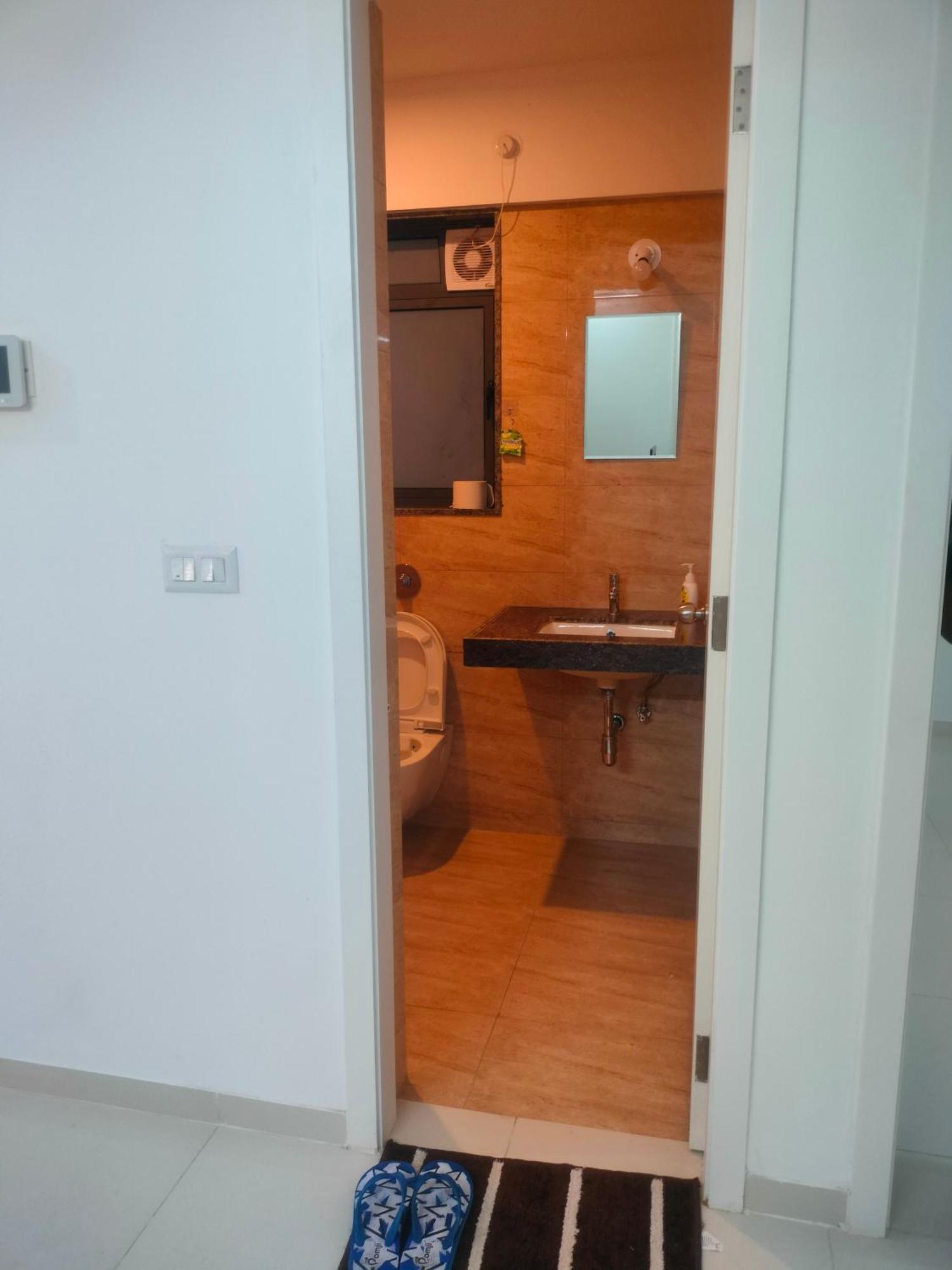 2bhk Gold Tower Amanora Park Town *